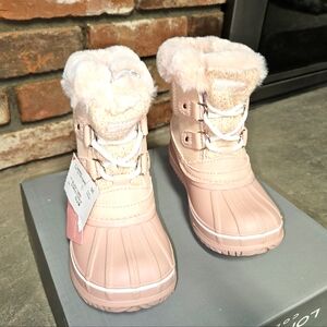 pink with fur inside LONDON FOG LIL TODDLER GIRL BOOTS comes with the box.